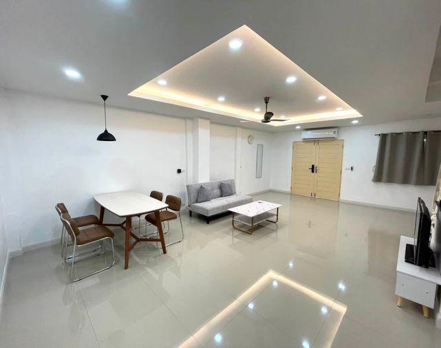 picture For rent: 2-story townhouse + rooftop, Sukhumvit 81 | Only 400 meters from BTS On Nut, ready to move in immediately (TH6919) - 1/11