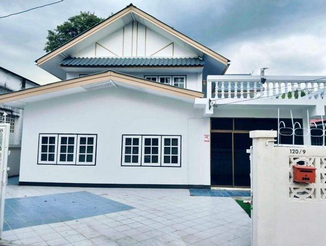 รูป ขายบ้านเดี่ยว 2 ชั้น 6 ห้องนอน 3 ห้องน้ำ 70 ตร.วา ทำเลในเมืองเชียงใหม่ 3 นาทีถึงม.เชียงใหม่ - รูปที่ 1/8