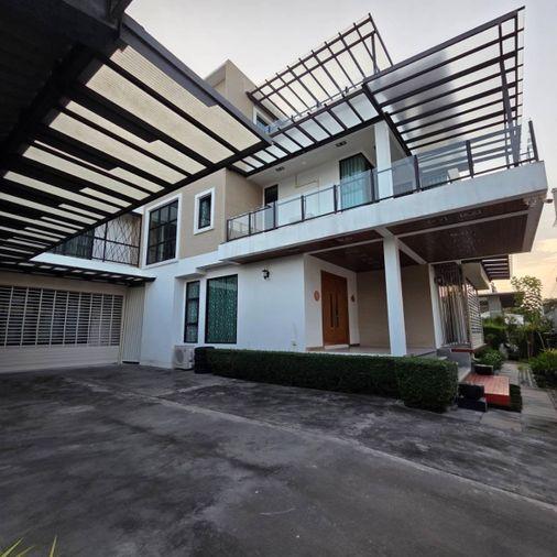 รูป ขาย บ้านเดี่ยวหรู 3 ชั้น หลังใหญ่ สุขุมวิท 101 | ใกล้ BTS ปุณณวิถี เฟอร์นิเจอร์ครบ มีลิฟต์ส่วนตัวภายในบ้าน (H6940) - รูปที่ 1/4