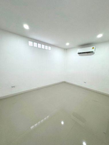 picture For rent: 2-story townhouse + rooftop, Sukhumvit 81 | Only 400 meters from BTS On Nut, ready to move in immediately (TH6919) - 4/11