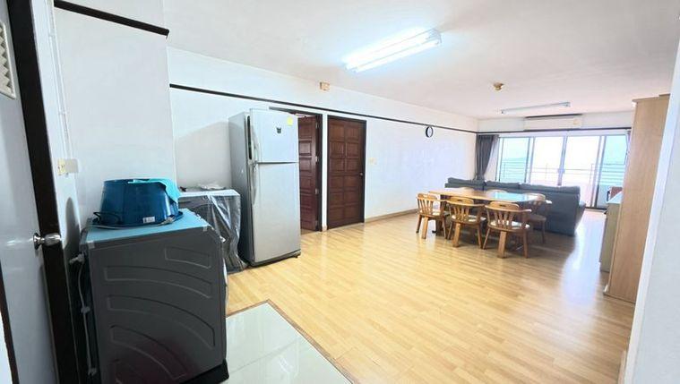 picture Condo for rent, Eastern Tower Sriracha, near Robinson Department Store and the beach. - 8/14