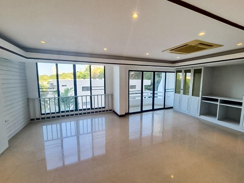 picture Beachfront Townhouse for Sale Dongtan Beach Pattaya - 2/15