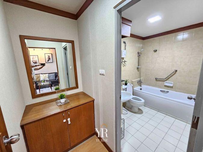 รูป The Waterford Diamond ห้องใหญ่พื้นที่กว้างขวาง โซน Living โปร่งสบาย ได้วิวเมืองชั้นสูงแบบพาโนรามา เฟอร์นิเจอร์ครบ พร้อมเข้าอยู่ - รูปที่ 11/20
