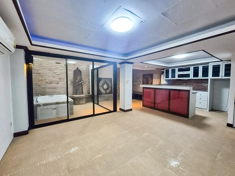 picture Beachfront Townhouse for Sale Dongtan Beach Pattaya - 9/15