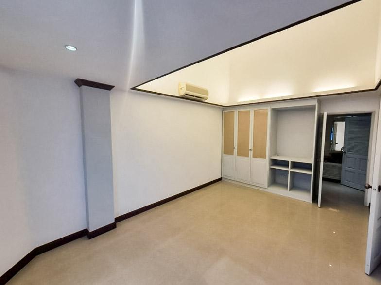 picture Beachfront Townhouse for Sale Dongtan Beach Pattaya - 4/15