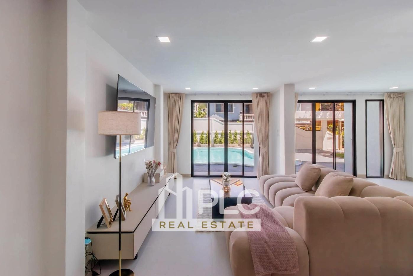 picture High End Pool House for Sale Central Pattaya 7 Bedroom - 1/21