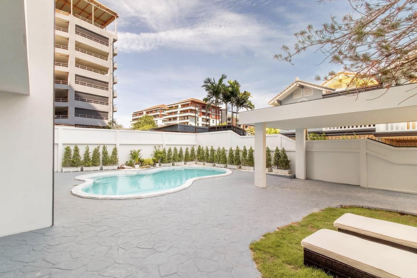picture High End Pool House for Sale Central Pattaya 7 Bedroom - 18/21
