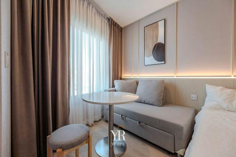 รูป Life Rama 4-Asoke ปล่อยเช่าห้องตกแต่งสวย สไตล์ Cozy minimal ซ่อนไฟที่หัวเตียง เฟอร์นิเจอร์พร้อม 1 ห้องนอน 1 ห้องน้ำ พร้อมเข้าอยู่ - รูปที่ 3/6