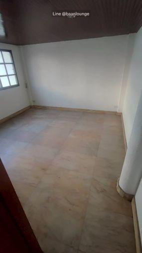 picture 500 meters from Dusit Central Park and Lumpini Park, near BTS Skytrain. Townhouse for rent, Sala Daeng, Silom, with rooftop. - 12/19