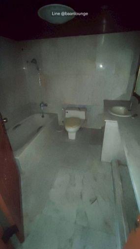 picture 500 meters from Dusit Central Park and Lumpini Park, near BTS Skytrain. Townhouse for rent, Sala Daeng, Silom, with rooftop. - 9/19