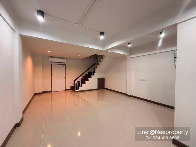 รูป ให้เช่าทาวน์โฮม 3 ชั้น รีโนเวทใหม่ ย่านสุทธิสาร–อินทามระ พร้อมเข้าอยู่ (TH6921) - รูปที่ 2/8