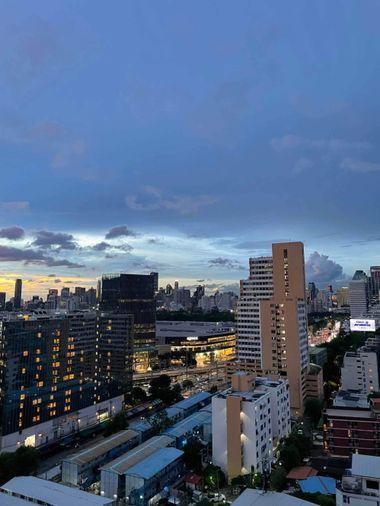รูป 🌳 ปล่อยเช่า Life Rama 4–Asoke ห้องใหม่บิลท์อินหรู ชั้นสูง 17 รับวิวสวนเบญจกิติเต็มตา ทิศเหนือไม่ร้อน! 🏙️ - รูปที่ 4/10