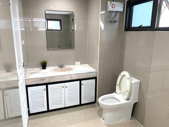 รูป For rent  3 bedroom  near Emquartier  great price  - รูปที่ 5/12