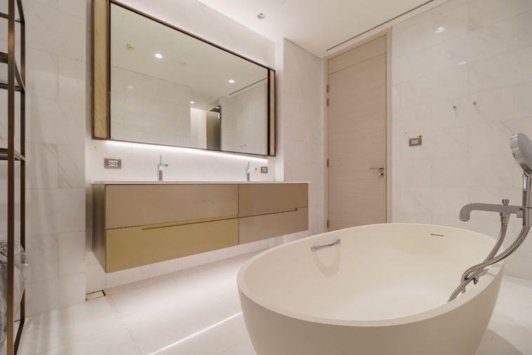 รูป The Residences at Sindhorn Kempinski ห้องฟีลดูอบอุ่น ลงตัวทั้งฟังก์ชันและการดีไซน์ โดดเด่นด้วยวิวสวนลุมพินีสีเขียวขจีที่มองเห็นได้จากในห้อง - รูปที่ 11/14
