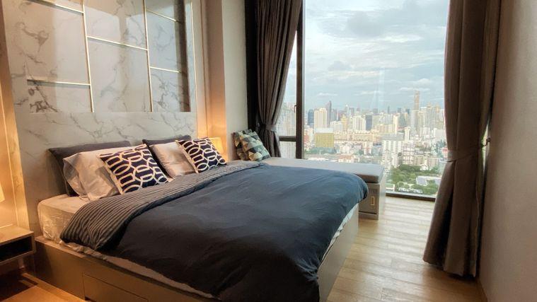 รูป 28 Chidlom คอนโดหรูห้องมุมชั้นสูง วิวเมืองพาโนรามา ตกแต่งหรูสไตล์ Modern Luxury ผนังหินอ่อน มีมุม Daybed ริมหน้าต่างไว้นั่งชิลชมวิว - รูปที่ 5/9