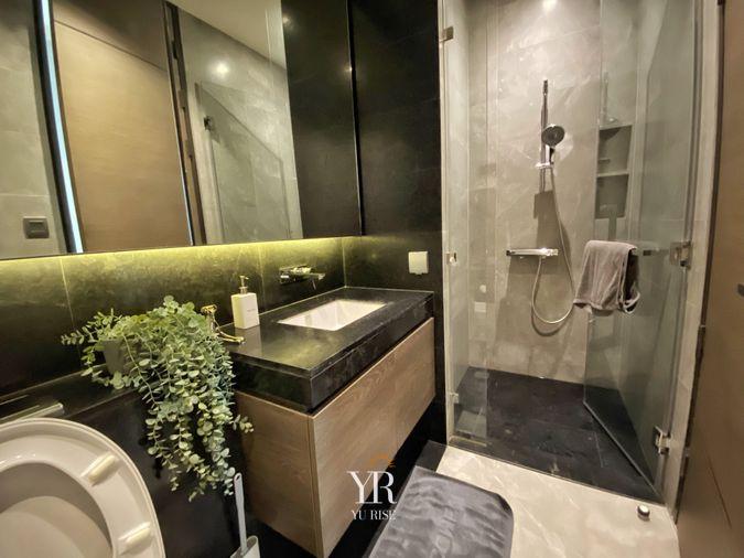 รูป 28 Chidlom คอนโดหรูห้องมุมชั้นสูง วิวเมืองพาโนรามา ตกแต่งหรูสไตล์ Modern Luxury ผนังหินอ่อน มีมุม Daybed ริมหน้าต่างไว้นั่งชิลชมวิว - รูปที่ 9/9