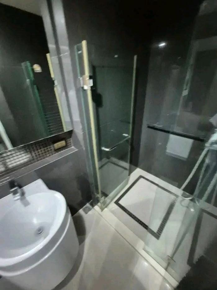 รูป Rhythm Sukhumvit 50 1 Bed เลย์เอาท์กว้างจัดเต็ม  ห้องนอนแยกสัดส่วนพร้อมหน้าต่างบานใหญ่และม่านกันแสง พร้อมเข้าอยู่ - รูปที่ 5/8