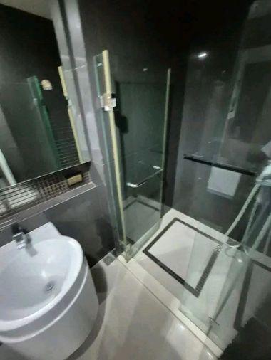รูป Rhythm Sukhumvit 50 1 Bed เลย์เอาท์กว้างจัดเต็ม ห้องนอนแยกสัดส่วนพร้อมหน้าต่างบานใหญ่และม่านกันแสง พร้อมเข้าอยู่ - รูปที่ 5/8