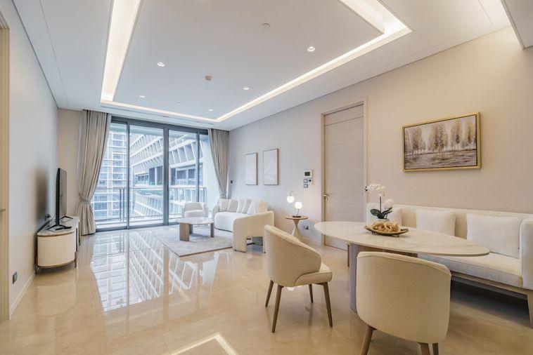 รูป The Residences at Sindhorn Kempinski ห้องฟีลดูอบอุ่น ลงตัวทั้งฟังก์ชันและการดีไซน์ โดดเด่นด้วยวิวสวนลุมพินีสีเขียวขจีที่มองเห็นได้จากในห้อง - รูปที่ 3/14