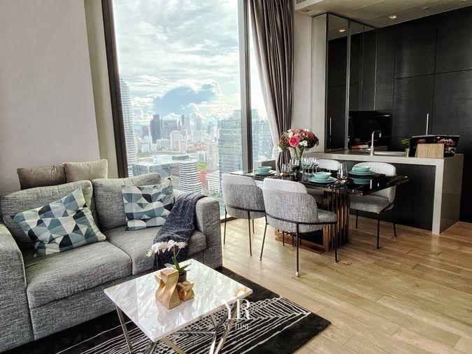 รูป 28 Chidlom คอนโดหรูห้องมุมชั้นสูง วิวเมืองพาโนรามา ตกแต่งหรูสไตล์ Modern Luxury ผนังหินอ่อน มีมุม Daybed ริมหน้าต่างไว้นั่งชิลชมวิว - รูปที่ 2/9