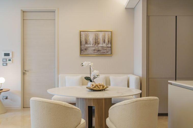รูป The Residences at Sindhorn Kempinski ห้องฟีลดูอบอุ่น ลงตัวทั้งฟังก์ชันและการดีไซน์ โดดเด่นด้วยวิวสวนลุมพินีสีเขียวขจีที่มองเห็นได้จากในห้อง - รูปที่ 6/14