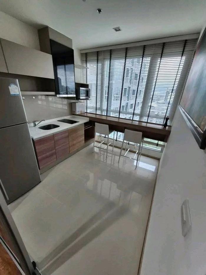 รูป Rhythm Sukhumvit 50 1 Bed เลย์เอาท์กว้างจัดเต็ม  ห้องนอนแยกสัดส่วนพร้อมหน้าต่างบานใหญ่และม่านกันแสง พร้อมเข้าอยู่ - รูปที่ 2/8