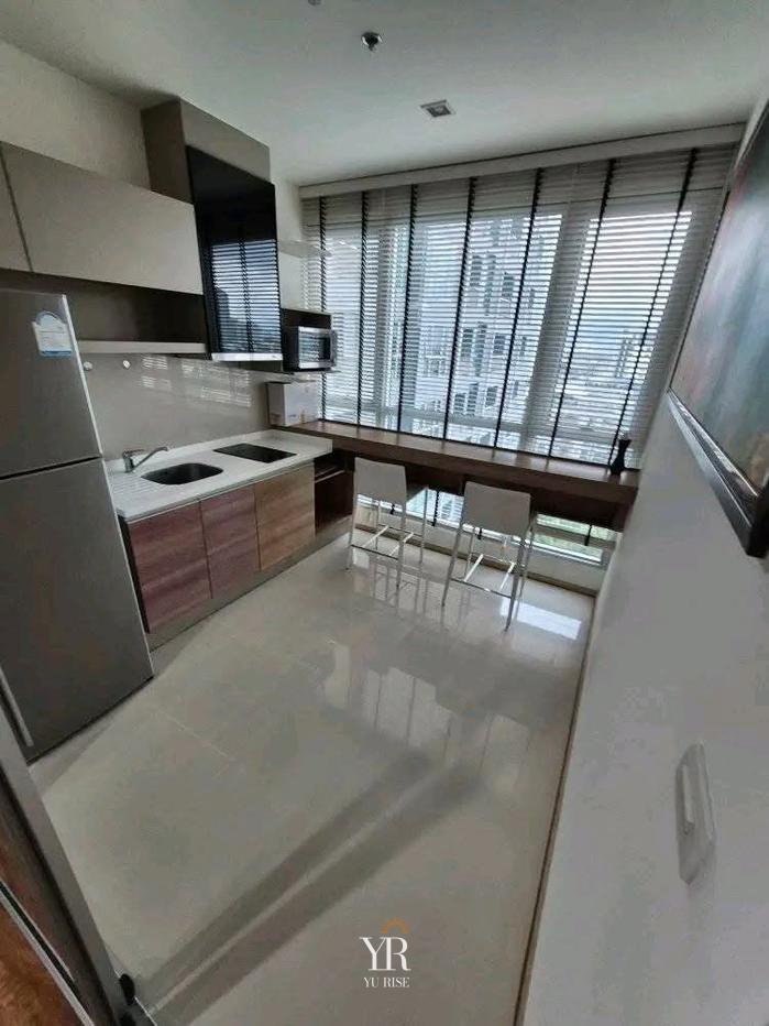 รูป Rhythm Sukhumvit 50 1 Bed เลย์เอาท์กว้างจัดเต็ม ห้องนอนแยกสัดส่วนพร้อมหน้าต่างบานใหญ่และม่านกันแสง พร้อมเข้าอยู่ - รูปที่ 2/8