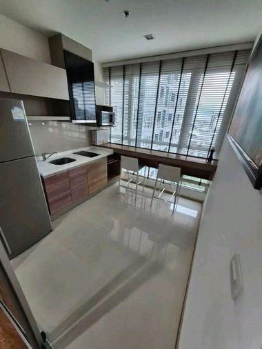 รูป Rhythm Sukhumvit 50 1 Bed เลย์เอาท์กว้างจัดเต็ม ห้องนอนแยกสัดส่วนพร้อมหน้าต่างบานใหญ่และม่านกันแสง พร้อมเข้าอยู่ - รูปที่ 2/8