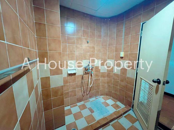 picture Urgent sale! Eastern Tower Sriracha condo. Great value, city center location. - 13/16