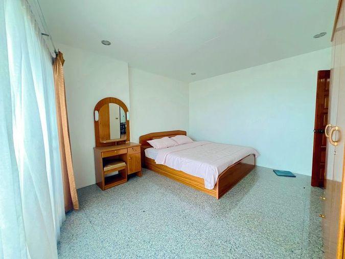 picture Urgent sale! Eastern Tower Sriracha condo. Great value, city center location. - 12/16