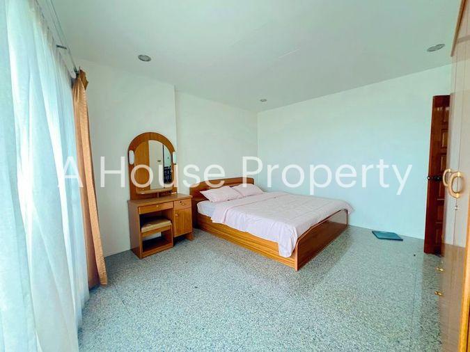 picture Urgent sale! Eastern Tower Sriracha condo. Great value, city center location. - 12/16