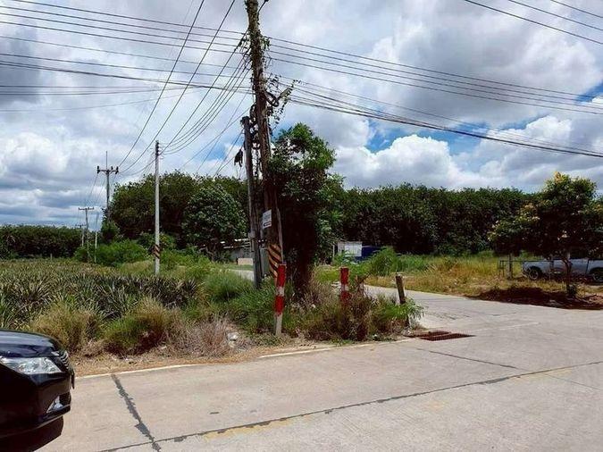 picture Beautiful plot of land for sale in Khao Khansong, Sriracha. Excellent location and easy access. - 1/4