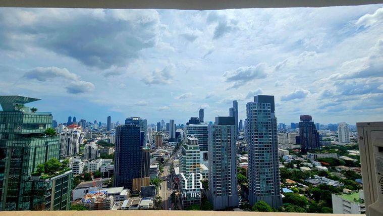 รูป Fifty Fifth Tower ห้องกว้าง เลย์เอาท์กว้างโปร่งฟีลอยู่บ้าน ตกแต่งบิวท์อินไม้แน่นๆ พร้อมระเบียงกว้างชมวิวเมืองชั้นสูง ตอบโจทย์คนชอบพื้นที่ใช้สอยเยอะ - รูปที่ 15/16