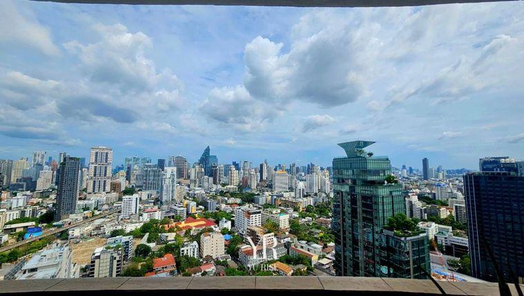 รูป Fifty Fifth Tower ห้องกว้าง เลย์เอาท์กว้างโปร่งฟีลอยู่บ้าน ตกแต่งบิวท์อินไม้แน่นๆ พร้อมระเบียงกว้างชมวิวเมืองชั้นสูง ตอบโจทย์คนชอบพื้นที่ใช้สอยเยอะ - รูปที่ 16/16
