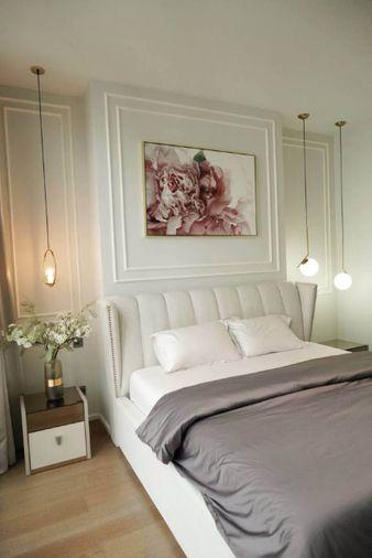 รูป Kraam สุขุมวิท 26 คอนโดแต่งหรูสไตล์ Modern Luxury โทนสีขาวตัดทอง เพดานสูงโปร่ง หน้าต่างกระจกทรงสูง วิวเมืองกว้าง พร้อมมุมทำงานสุดสะบาย พร้อมเข้าอยู่ - รูปที่ 8/13