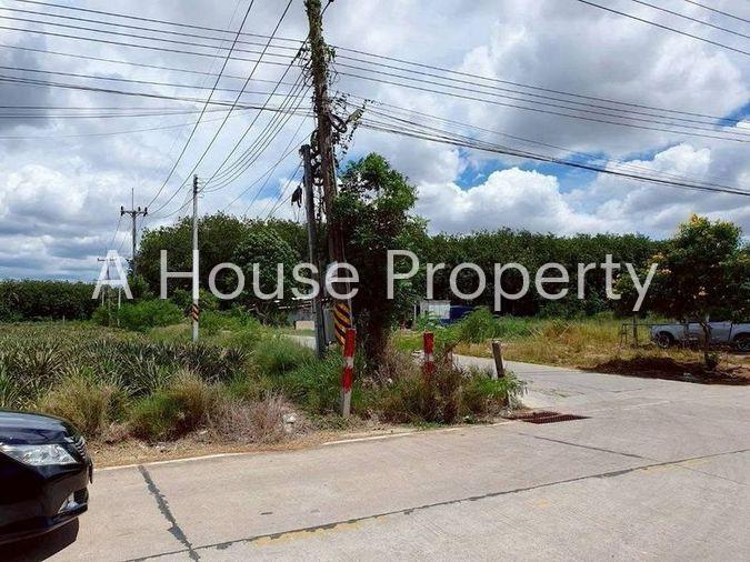 picture Beautiful plot of land for sale in Khao Khansong, Sriracha. Excellent location and easy access. - 2/4
