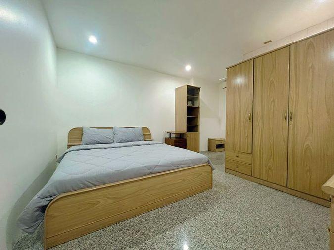 picture Urgent sale! Eastern Tower Sriracha condo. Great value, city center location. - 7/16