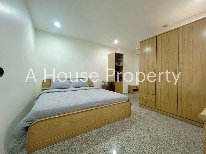 picture Urgent sale! Eastern Tower Sriracha condo. Great value, city center location. - 7/16