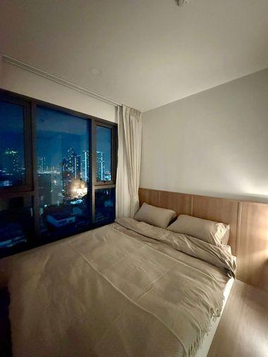 รูป Aspire Sukhumvit-Rama 4 แต่งครบโทนน้ำตาล-ครีมอบอุ่น วิวเมืองชั้นสูงกว้างสบายตา พร้อมชุดโต๊ะทานข้าวและโซนแต่งตัวบิวท์อิน - รูปที่ 10/15
