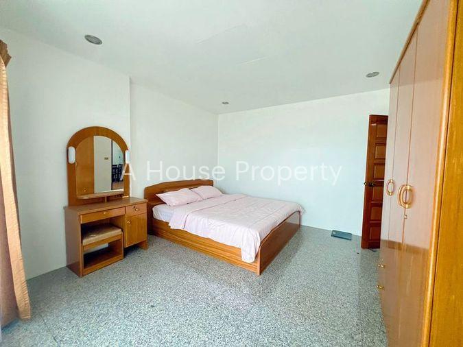 picture Urgent sale! Eastern Tower Sriracha condo. Great value, city center location. - 10/16