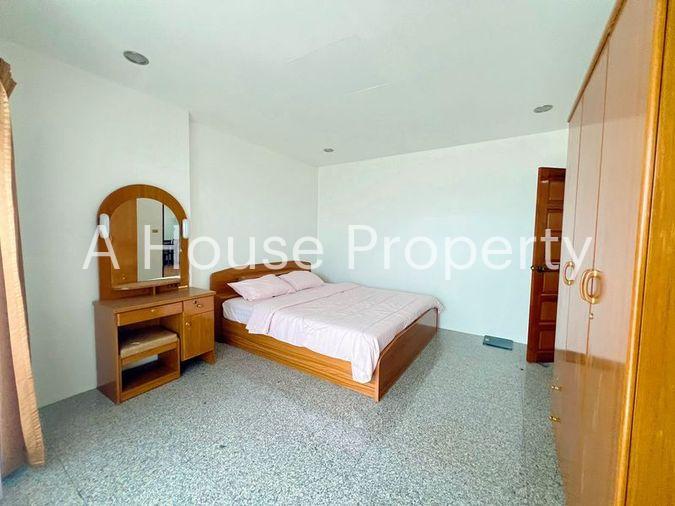 picture Urgent sale! Eastern Tower Sriracha condo. Great value, city center location. - 10/16