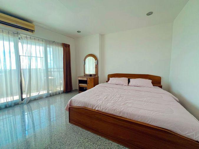 picture Urgent sale! Eastern Tower Sriracha condo. Great value, city center location. - 11/16