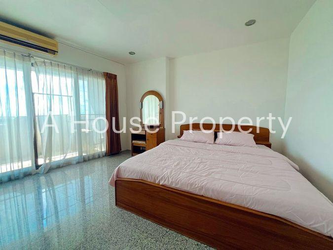 picture Urgent sale! Eastern Tower Sriracha condo. Great value, city center location. - 11/16