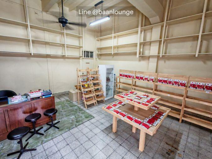 picture main road corner unit near MRT shophouse for rent in Yaowarat Soi 23 - 5/17