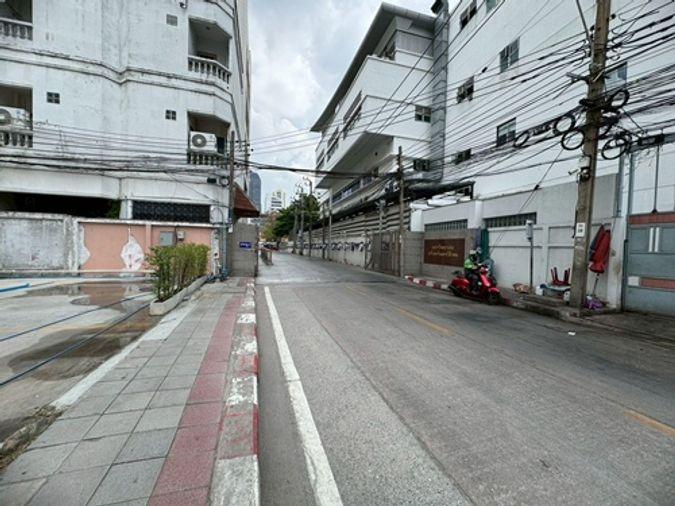 รูป ขายที่ดินแปลงสวย ใจกลางสุขุมวิท 23 พร้อมใบอนุญาตก่อสร้างอาคารสูง 8 ชั้น **850,000/วา** (N.2107) - รูปที่ 10/10