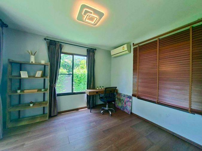 รูป บ้านเดี่ยวติดเมกะบางนา 4ห้องนอนถูกที่สุดในซอยบางแก้ว บ้านพร้อมเข้าอยู่  สไตล์cozy luxury สนามหญ้ากว้าง ไม้ใหญ่ร่มรื่น - รูปที่ 10/13