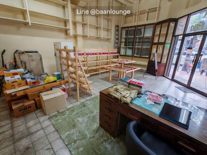 picture main road corner unit near MRT shophouse for rent in Yaowarat Soi 23 - 2/17