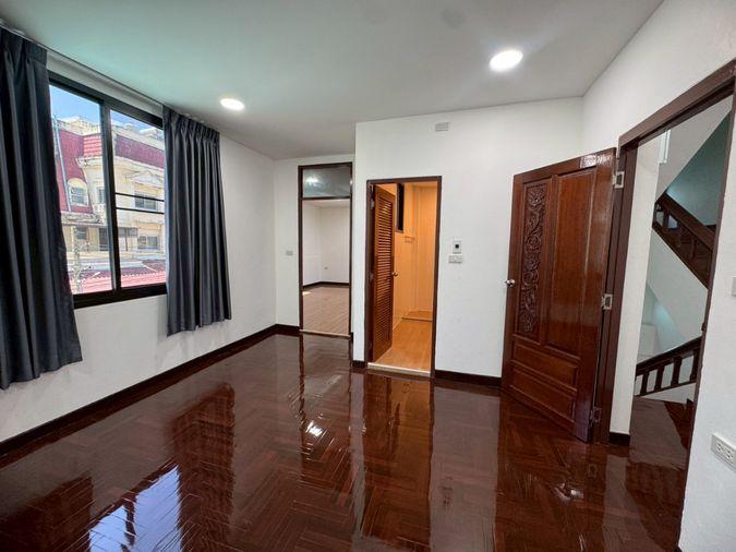 รูป ให้เช่าบ้าน ซอยศรีนครินทร์ 24 **ราคาพิเศษขนาด 300 ตร.ม.**  2198 - รูปที่ 9/13