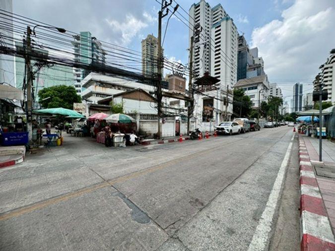 รูป ขายที่ดินแปลงสวย ใจกลางสุขุมวิท 23 พร้อมใบอนุญาตก่อสร้างอาคารสูง 8 ชั้น **850,000/วา** (N.2107) - รูปที่ 2/10