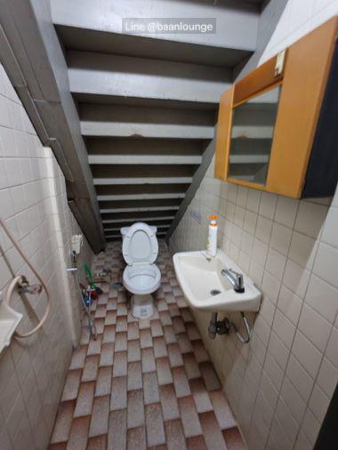 picture main road corner unit near MRT shophouse for rent in Yaowarat Soi 23 - 13/17